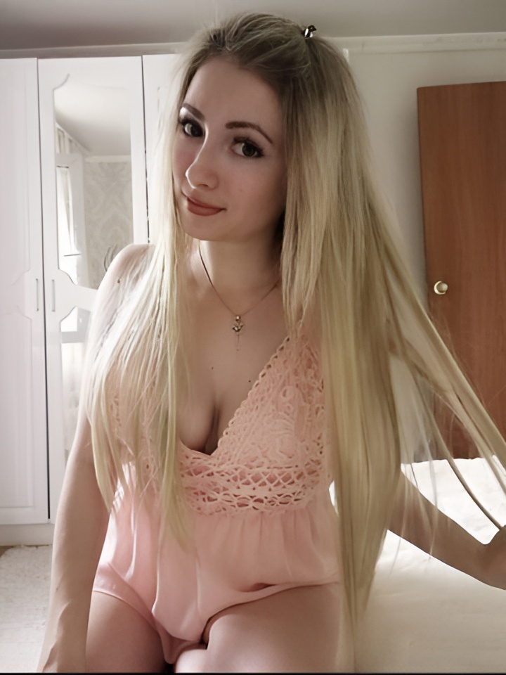 Искра привлекальеная девушка из Нальчика цена от 2000 руб