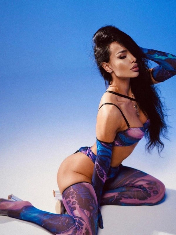 Асечка привлекательная девушка из Нальчика цена от 9000 руб